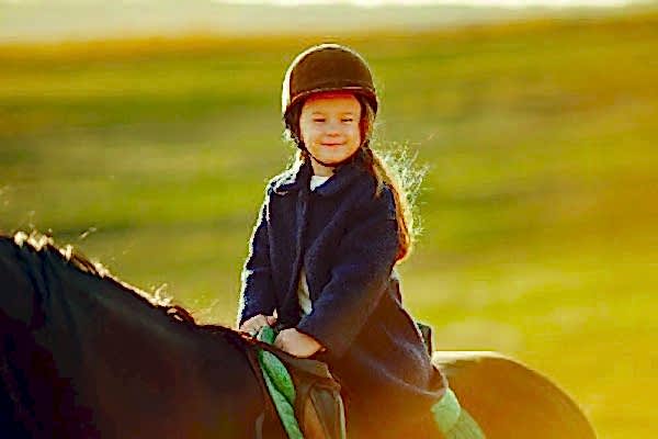 Çocukların Keşfetmesi İçin Büyülü Bir Deneyim: Ata Binmek